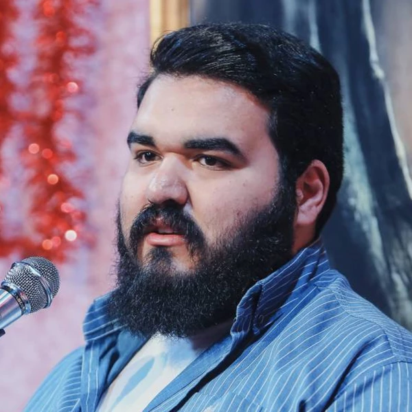 تصویر امیر طلاجوران - حی لایموت تو نجف خدا نشسته روبروت
