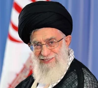 تصویر شهید امام سید علی خامنهای - آب به آسیاب دشمن نریزیم