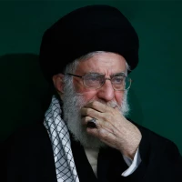 تصویر شهید امام سید علی خامنه‌ای - امام هادی و جنگ روانی علیه خلیفه قدرتمند