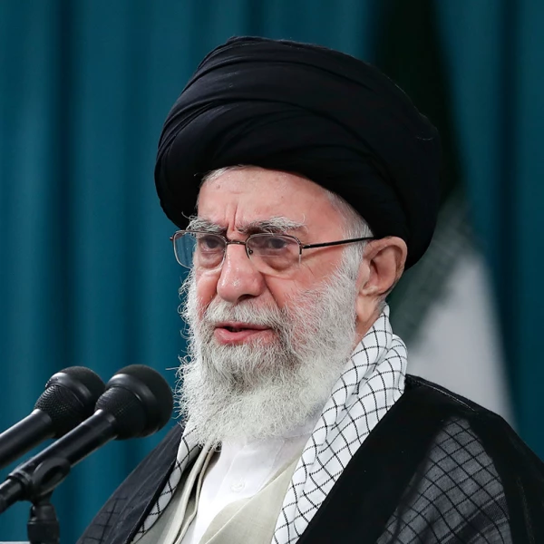 تصویر شهید امام سید علی خامنه‌ای - دیدار با نخبگان