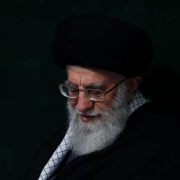تصویر شهید امام سید علی خامنه‌ای - کارزار تمام نشدنی جبهه حسینی و یزیدی