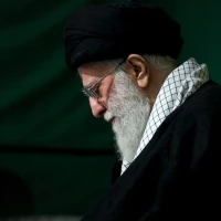 تصویر شهید امام سید علی خامنهای - مردمسالاری دینی با حرف نمیشود