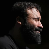 به مَردی که سکوت او نفس‌گیر است