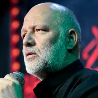 می‌وزه از کربلا به قلب عاشق چه نسیمی