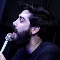 به منبر چنان بنشیند