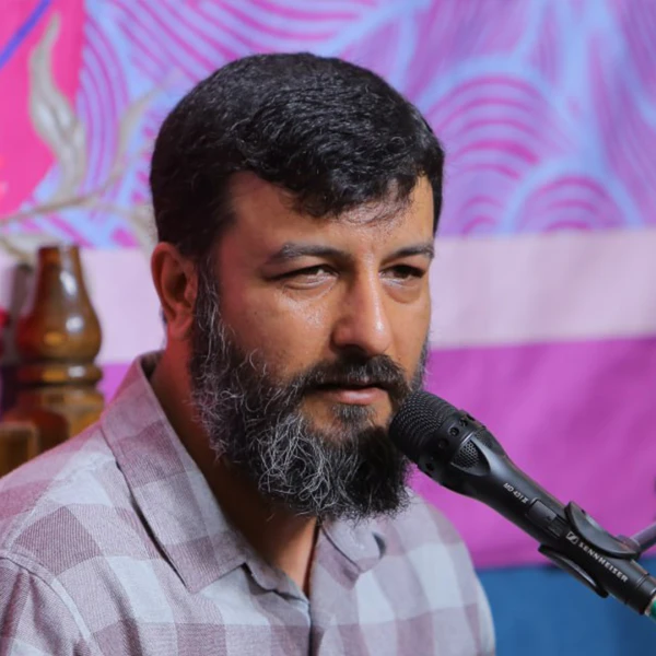 تصویر سید امیر حسینی - کلامش نور ، فعلش خیر، نامش دلنشین باشد