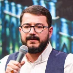 قلم که در دستم پای راستین دارد