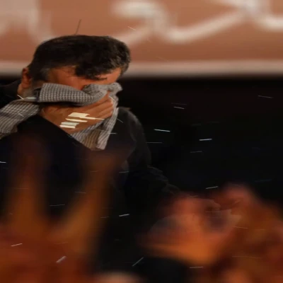 امام آسمونا رو زمینه