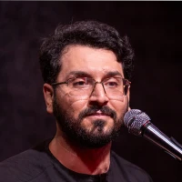 اَلا یا اَهل‌َ العالَم من علی‌ام، امامِ اولینم