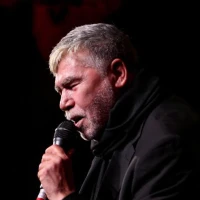 ای خریدار بر رضای خدا جنس پسمانده را بخر