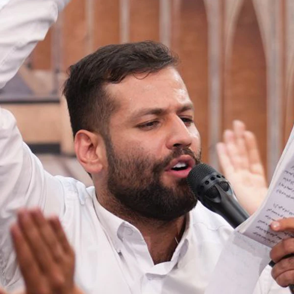 تصویر امیر برومند - ملائک همه محو جنگیدنش