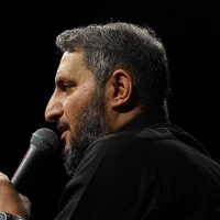 ما قرص و محکم، در پای پرچم